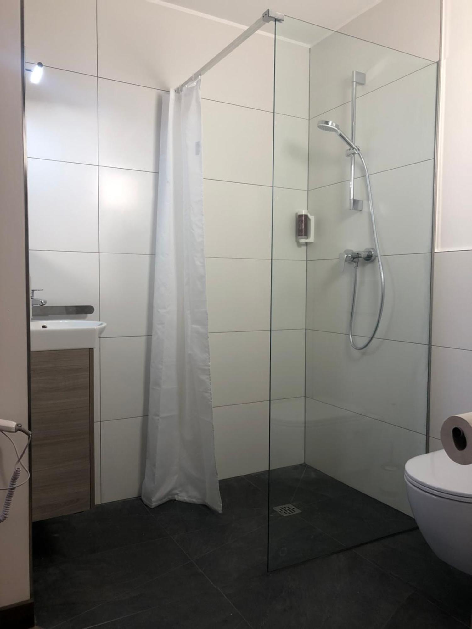 רדולפצל אם בודנזי Hotel Kapelle מראה חיצוני תמונה